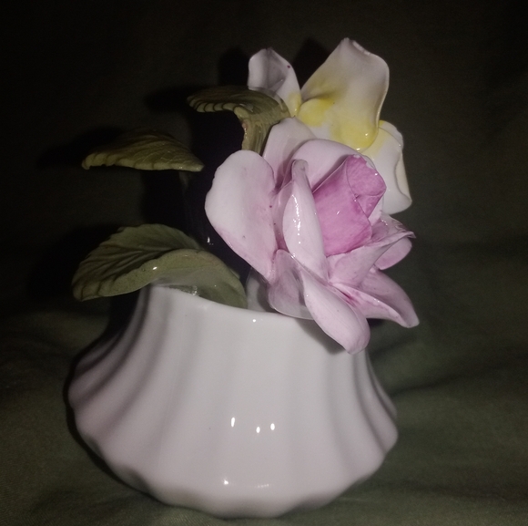 House Of Goebel Flowers Vase Bone China Figurine - Picture 5 of 8